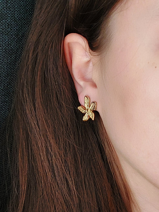 EDEN minimalistiniai gėlės formos auskarai