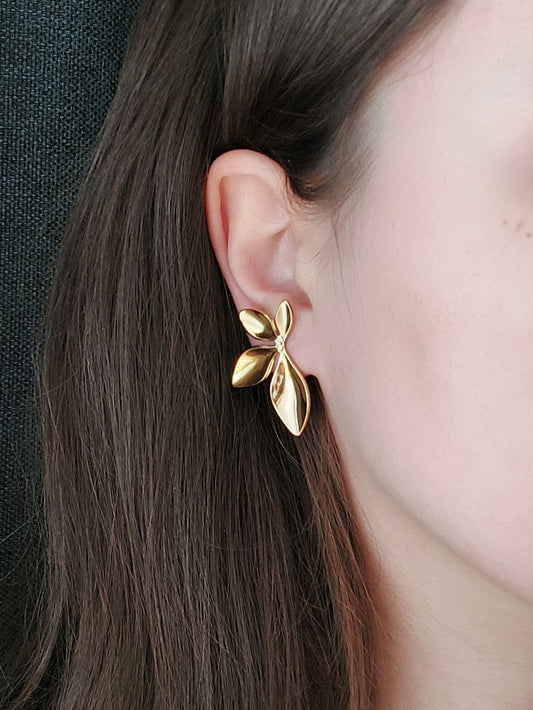 FLORA lapelių formos auskarai