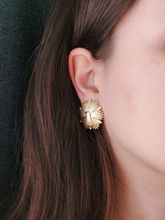 SOL išraiškingi gėlės formos auskarai