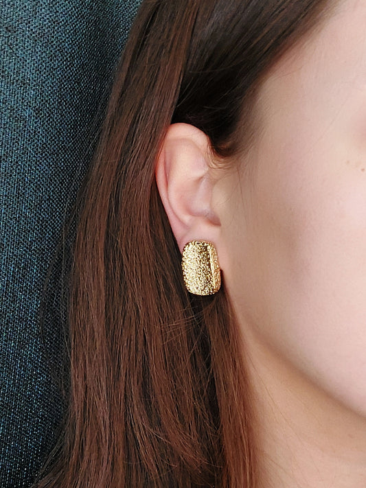 THALIA tekstūruoti stačiakampiai auskarai