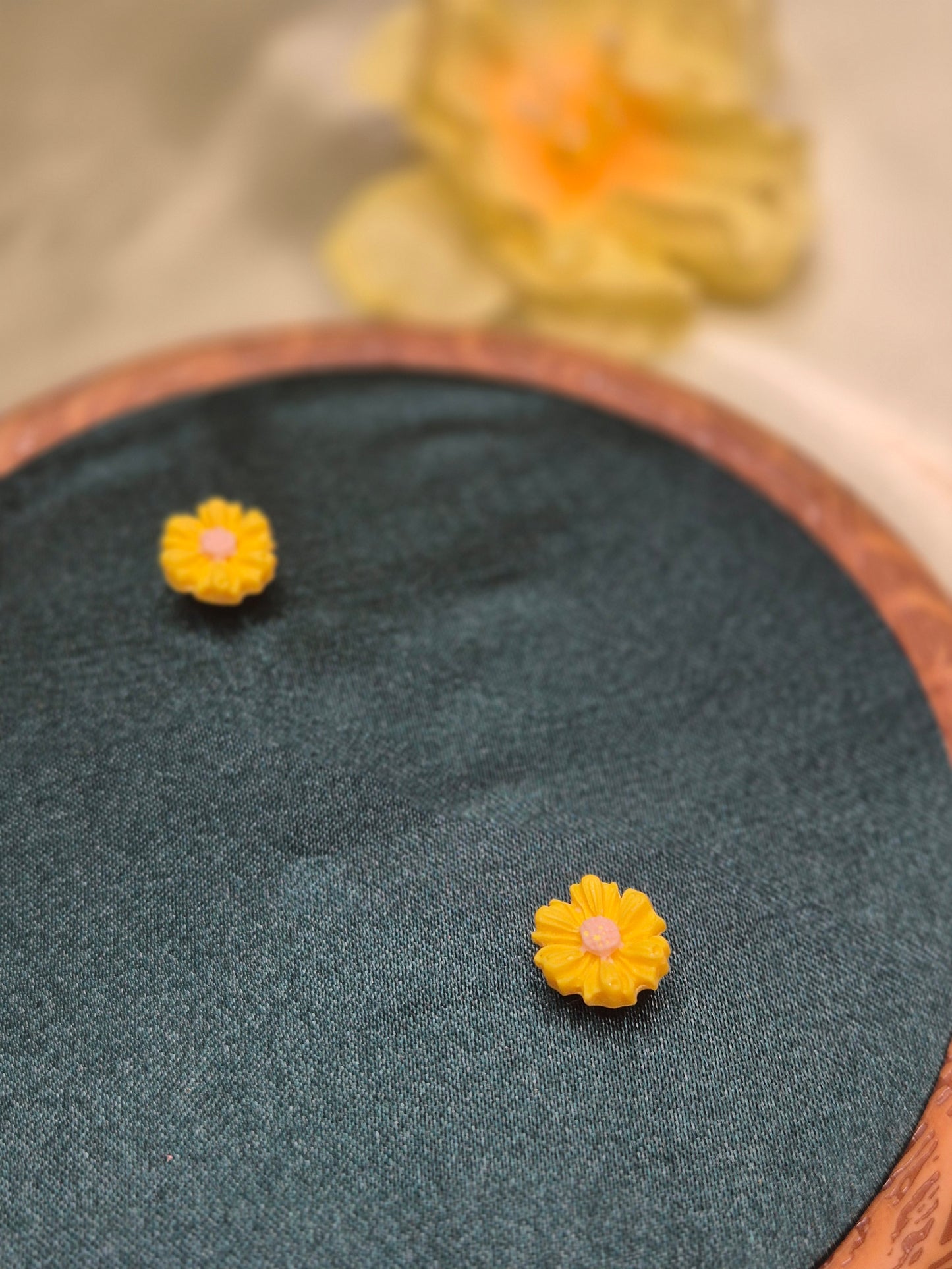 MICRO BLOSSOM geltoni auskarai